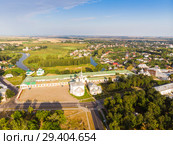 Beautiful panoramic view of Suzdal in summer at sunrise. Resurrection Church on the market square in Suzdal. Suzdal is a famous tourist attraction and part of the Golden Ring of Russia. Стоковое фото, фотограф Mikhail Starodubov / Фотобанк Лори