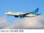 Boeing 737-800 (VQ-BTD) авиакомпании "Победа" на глиссаде (2018 год). Редакционное фото, фотограф Виктор Карасев / Фотобанк Лори