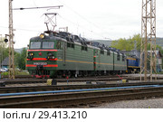 Мурманск. Электровоз грузовой переменного тока ВЛ80с-2600/2216 на станции Мурманск Октябрьской железной дороги (2007 год). Редакционное фото, фотограф Дмитрий Щукин / Фотобанк Лори