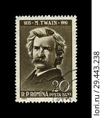 Марк Твен (Сэмюэл Лэнгхорн Клеменс), американский писатель.  Почтовая марка Румынии (выпущена в 1960 г.) Стоковое фото, фотограф FMRU / Фотобанк Лори