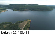 Air view of the Volga river and hills near the water. Стоковое видео, видеограф Виктор Аллин / Фотобанк Лори