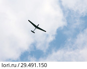 Sport glider on background of blue cloudy sky. Стоковое фото, фотограф Наталья Николаева / Фотобанк Лори