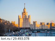Сталинская высотка на Котельнической набережной (2018 год). Стоковое фото, фотограф Алёшина Оксана / Фотобанк Лори