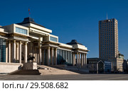Government Palace and Premier hotel at Ulaanbaata in Mongolia (2018 год). Редакционное фото, фотограф Евгений Прокофьев / Фотобанк Лори