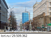 Пешеходная часть улицы Кировская в центре города Челябинска в облачный зимний день (2018 год). Редакционное фото, фотограф Овчинникова Ирина / Фотобанк Лори