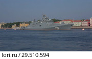 Российский фрегат "Адмирал Макаров" в акватории Невы. Подготовка ко Дню ВМФ, Санкт-Петербург (2018 год). Редакционное видео, видеограф Виктор Карасев / Фотобанк Лори