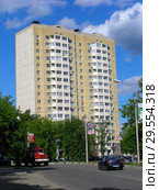 Семнадцатиэтажный двухподъездный панельный жилой дом (2009 г.). Первомайская улица, 1/1. Город Дедовск. Городской округ Истра. Московская область (2015 год). Редакционное фото, фотограф lana1501 / Фотобанк Лори