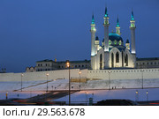 Kazan, Russia, December 5, 2018. Winter view of the Kazan Kremlin and Kul Sharif Mosque in Kazan in the evening light. Редакционное фото, фотограф Яна Королёва / Фотобанк Лори