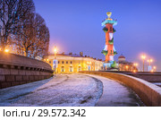 Ростральная колонна Rostral column on Vasilievsky Island (2018 год). Редакционное фото, фотограф Baturina Yuliya / Фотобанк Лори