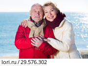 Mature couple walking by sea. Стоковое фото, фотограф Яков Филимонов / Фотобанк Лори