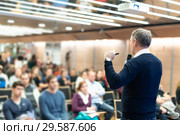 Sturtup expert giving talk at business event workshop. Стоковое фото, фотограф Matej Kastelic / Фотобанк Лори