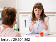 The male sperm donor visiting clinic. Стоковое фото, фотограф Elnur / Фотобанк Лори