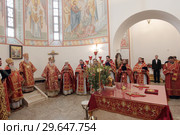 Литургия в храме Спаса Нерукотворного Образа в Усово (2018 год). Редакционное фото, фотограф Дмитрий Неумоин / Фотобанк Лори