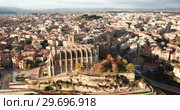Aerial view of Manresa town with Basilica de Santa Maria, Catalonia, Spain (2018 год). Стоковое видео, видеограф Яков Филимонов / Фотобанк Лори