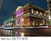 Здание Мэрии Москвы. Тверская улица. Вечер. Москва (2019 год). Редакционное фото, фотограф E. O. / Фотобанк Лори