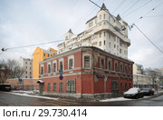 Москва, дом на углу Костянского и Селивёрстова переулков (2019 год). Редакционное фото, фотограф Дмитрий Неумоин / Фотобанк Лори