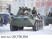 Бронетранспортер БТР-82А Б крупным планом. Генеральная репетиция военного парада в честь Дня полного снятия блокады Ленинграда. Санкт-Петербург (2019 год). Редакционное фото, фотограф Виктор Карасев / Фотобанк Лори