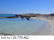 Ayia Napa, Cyprus - November 1. 2018. People are swimming on Makronissos Beach Resort. Редакционное фото, фотограф Володина Ольга / Фотобанк Лори