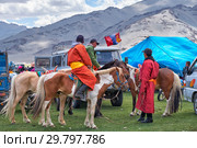 Mongolian nomad camp. Guests came to the national holiday and national wrestling competitions. (2017 год). Редакционное фото, фотограф Сергей Пристяжнюк (Serg Zastavkin) / Фотобанк Лори