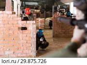 Players aim at the enemy behind barricades. Стоковое фото, фотограф Яков Филимонов / Фотобанк Лори