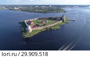 Aerial of fortress Oreshek on island Neva river (2018 год). Стоковое видео, видеограф Михаил Коханчиков / Фотобанк Лори
