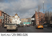 Москва, улица Боженко и храм святого праведного Иоанна Русского (2019 год). Редакционное фото, фотограф Дмитрий Неумоин / Фотобанк Лори