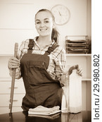 portrait of young woman cleaning. Стоковое фото, фотограф Яков Филимонов / Фотобанк Лори