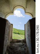 Оконный проём в форме креста. Церковь Луки Евангелиста в селе Лаки. (2014 год). Стоковое фото, фотограф Выскуб Анна / Фотобанк Лори