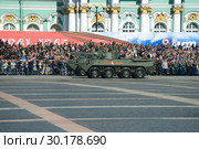 2С23 «Нона-СВК»  артиллерийские самоходные установки на репетиции военного парада в честь Дня Победы. Санкт-Петербург (2018 год). Редакционное фото, фотограф Виктор Карасев / Фотобанк Лори