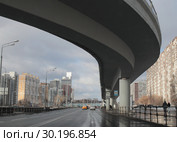Москва, эстакада на Рублёвском шоссе (2019 год). Редакционное фото, фотограф Дмитрий Неумоин / Фотобанк Лори