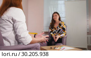 A session at the psychologist. The doctor listening to her patient. Стоковое видео, видеограф Константин Шишкин / Фотобанк Лори