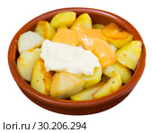 Patatas bravas in clayware. Стоковое фото, фотограф Яков Филимонов / Фотобанк Лори