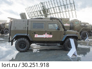 Итальянский бронированный автомобиль Iveco LMV M65 Lynx «Рысь» с эмблемой ВДВ (собранный из машинокомплектов в России) на Международном военно-техническом форуме «Армия-2017», вид сбоку. Редакционное фото, фотограф Малышев Андрей / Фотобанк Лори
