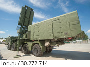 Российская радиолокационная станция всевысотный обнаружитель 96Л6Е в новом парке "Патриот", вид слева-сзади (2016 год). Редакционное фото, фотограф Малышев Андрей / Фотобанк Лори