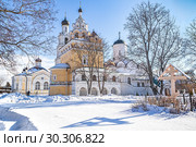 Свято-Благовещенский Киржачский женский монастырь. Памятный крест. Мартовский день. Город Киржач, Владимирская область (2019 год). Стоковое фото, фотограф Владимир Сергеев / Фотобанк Лори