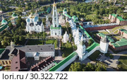 View from drones of churches in Trinity Lavra of St. Sergius Monastery, Sergiyev Posad (2018 год). Стоковое видео, видеограф Яков Филимонов / Фотобанк Лори