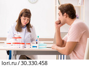 Male sperm donor visiting clinic. Стоковое фото, фотограф Elnur / Фотобанк Лори