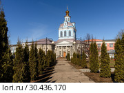Город Тула. Церковь Флора и Лавра весной на фоне синего неба (2019 год). Стоковое фото, фотограф Игорь Низов / Фотобанк Лори