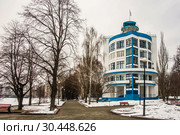 Россия. Екатеринбург. Стадион  «Динамо»  на набережной городского пруда . Знаковое известное место в городе . Стоковое фото, фотограф Сергеев Валерий / Фотобанк Лори