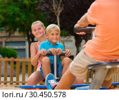 Children are teetering on the swing. Стоковое фото, фотограф Яков Филимонов / Фотобанк Лори