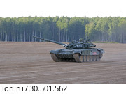 Российский основной боевой танк Т-90 на Международном военно-техническом форуме "Армия-2018". Московская область, полигон "Алабино" Редакционное фото, фотограф Игорь Долгов / Фотобанк Лори