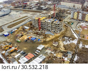 Строительство многоквартирного жилого дома на месте бывшего Онежского тракторного завода в Петрозаводске весной (2019 год). Стоковое фото, фотограф Sergei Gorin / Фотобанк Лори