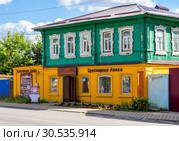 Здание музея-магазина "Русская Фантазия" в городе Задонске (2018 год). Редакционное фото, фотограф Вячеслав Палес / Фотобанк Лори