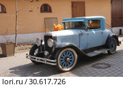 Старый автомобиль "Бьюик" (Buick) (2019 год). Редакционное фото, фотограф Илюхина Наталья / Фотобанк Лори