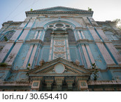 Low angle view of Knesset Eliyahoo Synagogue, Colaba, Mumbai, Maharashtra, India. Стоковое фото, фотограф Keith Levit / Ingram Publishing / Фотобанк Лори