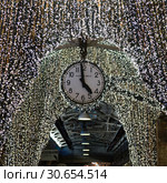 Clock at Chelsea Market, Chelsea, Manhattan, New York City, New York State, USA. Стоковое фото, фотограф Keith Levit / Ingram Publishing / Фотобанк Лори