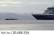 Круизный лайнер Celebrity Millennium (2019 год). Редакционное видео, видеограф А. А. Пирагис / Фотобанк Лори