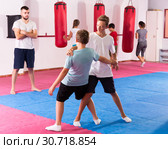 Kids practicing in pair self-protection. Стоковое фото, фотограф Яков Филимонов / Фотобанк Лори