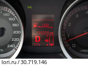 Панель приборов иностранного автомобиля с автоматической коробкой передач. Стоковое фото, фотограф Кузин Алексей / Фотобанк Лори