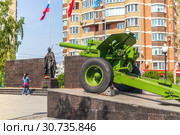 День Победы, 9 мая 2019 года. Мемориальный комплекс в память о погибших в годы Великой Отечественной войны в деревне Островцы Раменского района Подмосковья. Редакционное фото, фотограф Владимир Сергеев / Фотобанк Лори
